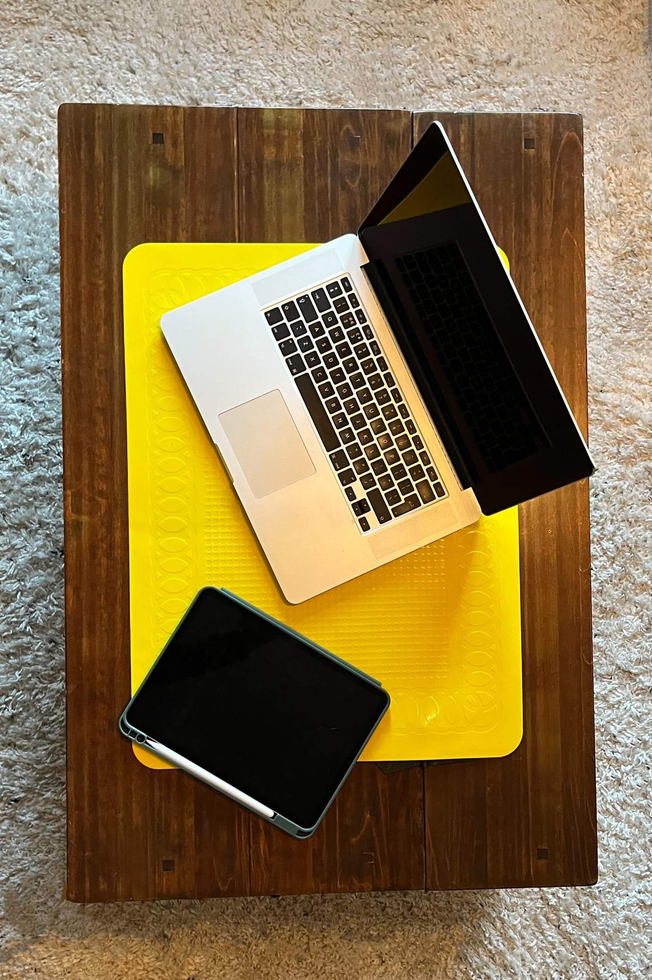 T-FLOOR-60-3-Yellow-Floor-Mat-Laptop-Table